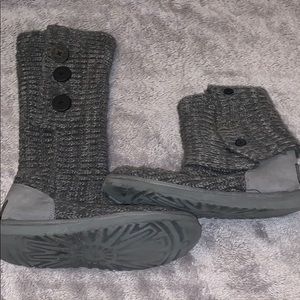 ✨UGGS Three-button in Gray